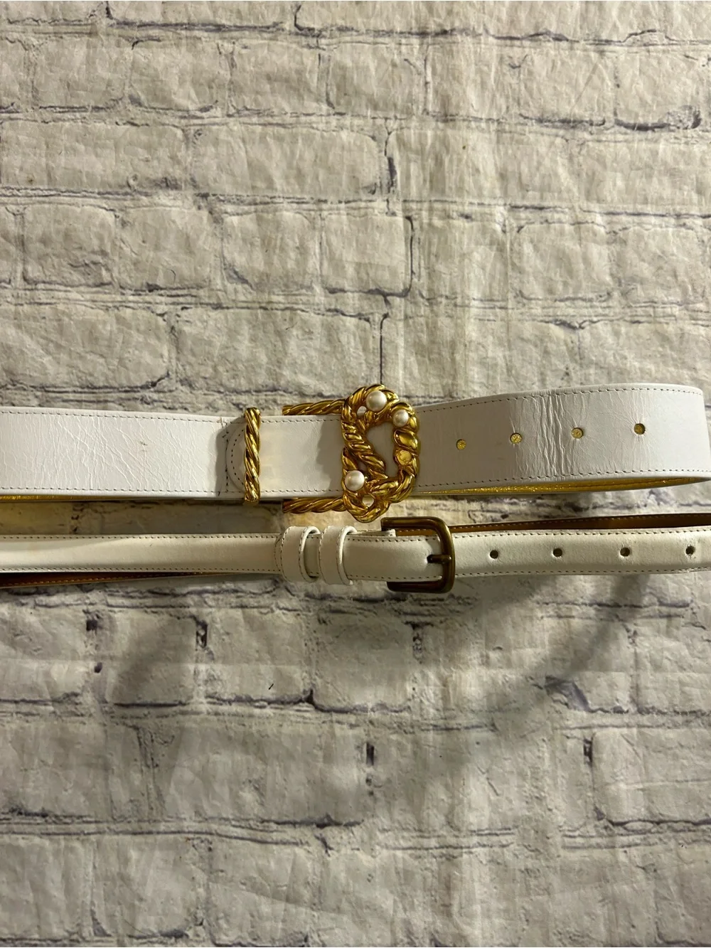 MONDI MADE IN GERMANY WHITE WITH GOLD TONE BUCKLE & THIN OFF WHITE VTG BELT